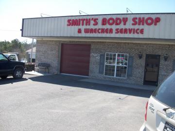 Smith's Body Shop & Wrecker Service LLC is located at 9821 US Hwy 431 in Albertville, AL. 